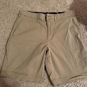 Men’s khaki shorts